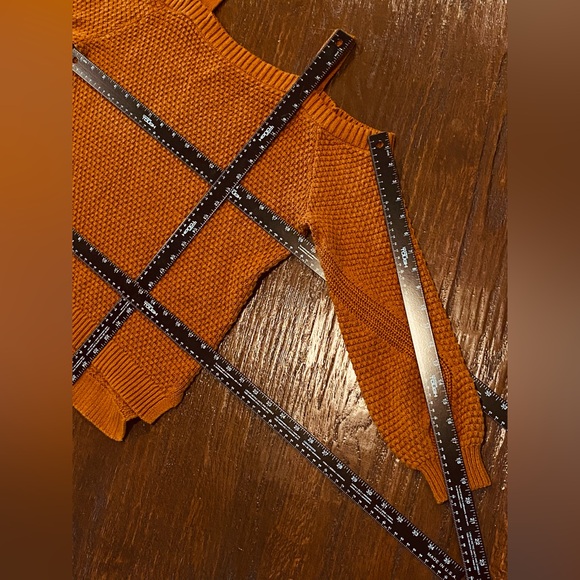 Maurices Open Shoulder Sweater Burnt Orange / Rust Colored Textured Weave Medium - Picture 8 of 9